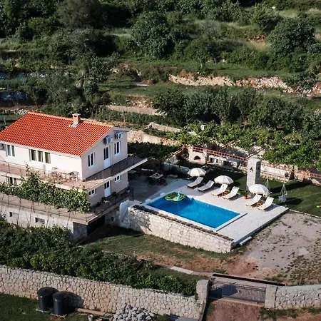 Charming Vineyard Villa Budva